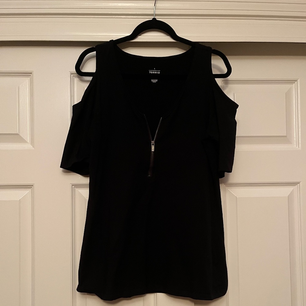TORRID | Cut Out Half Sleeve V Neck Top